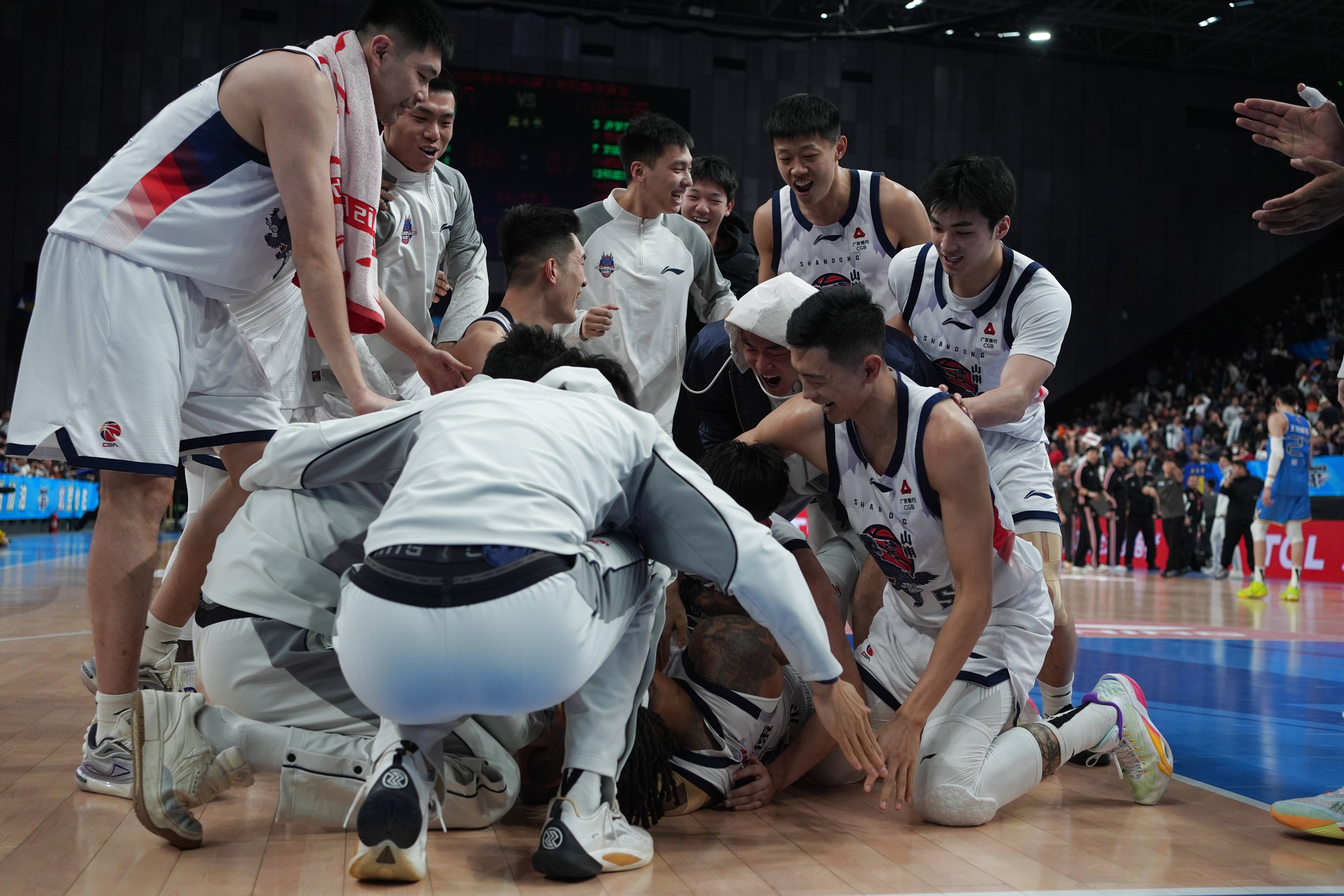 上海海港门线救险备战CBA常规赛底特律活塞赛前造点机会,现场解说直呼:新疆广汇围绕法甲防线松动的简单介绍米兰体育网页版